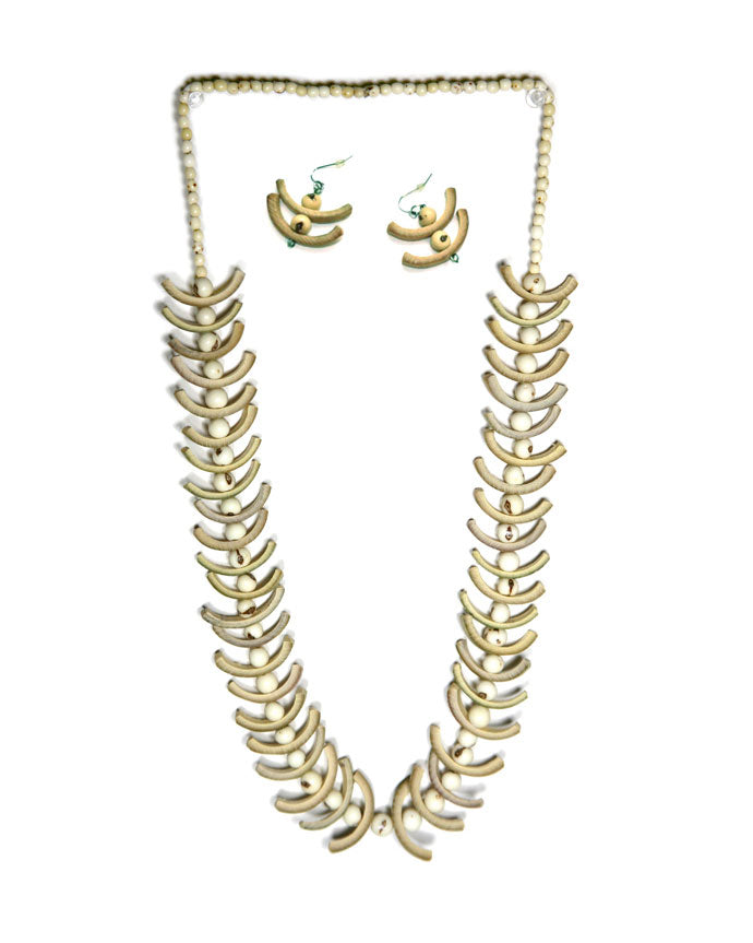 real-fruit-jewelry-acai-bamboo-wood-statement-necklace-ivory-natural-liliana-salazar