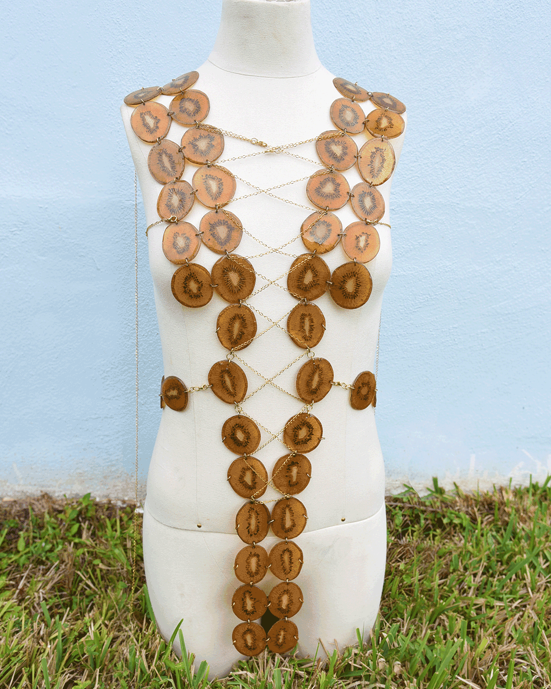 Real kiwi body jewelry designed by Liliana Salazar